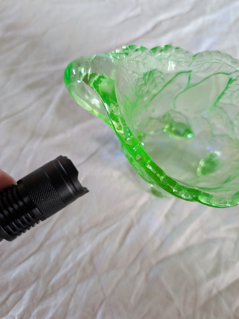 2/60$ Vintage Green Glass uranium Dish - Vintage